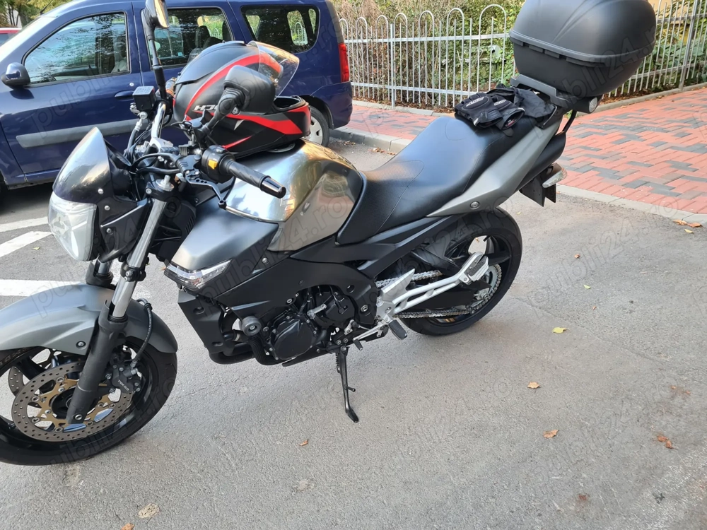 Suzuki GSR 600, model aniversar 100 ani de Suzuki, culoare speciala Black and Metalic Grey