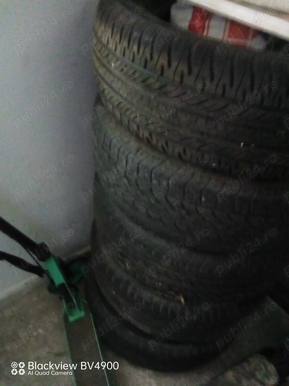 Vand anvelope 215/65/16, ptr duster; cu jante pret 1500 lei, numai anvelope, 600 lei. Pachetul este 