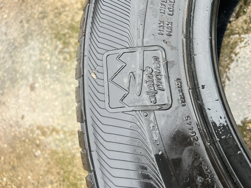 Vând anvelope M+S. 215/65/R16 