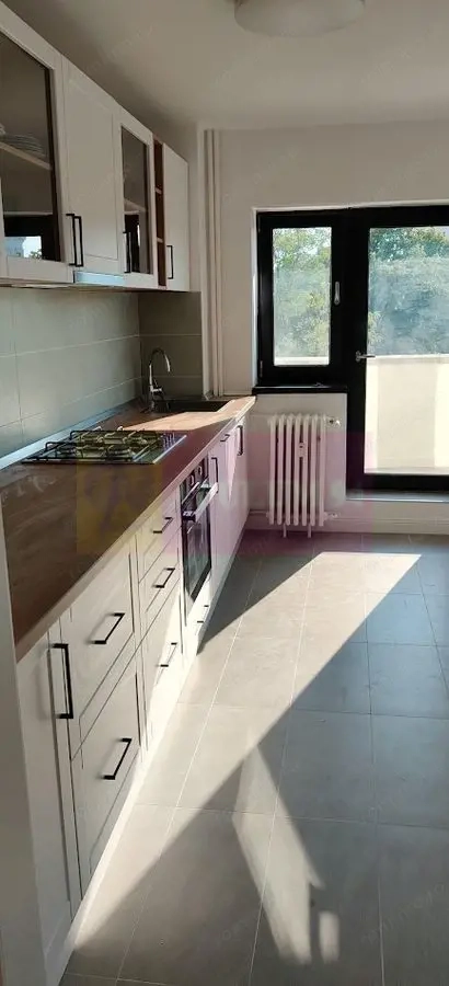 Vanzare apartament 3 camere in zona Unirii-Dambovita