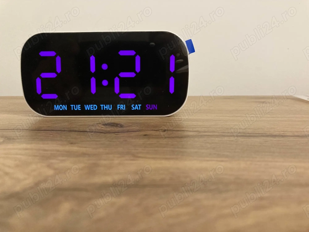 Ceas digital cu alarma, alimentat cu USB si baterii