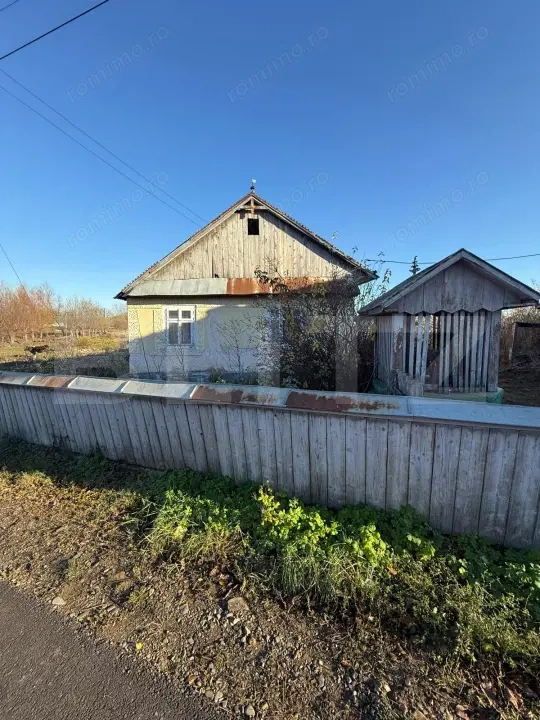 Casa batraneasca, 50 mp si teren intravilan 4900 mp, Udesti