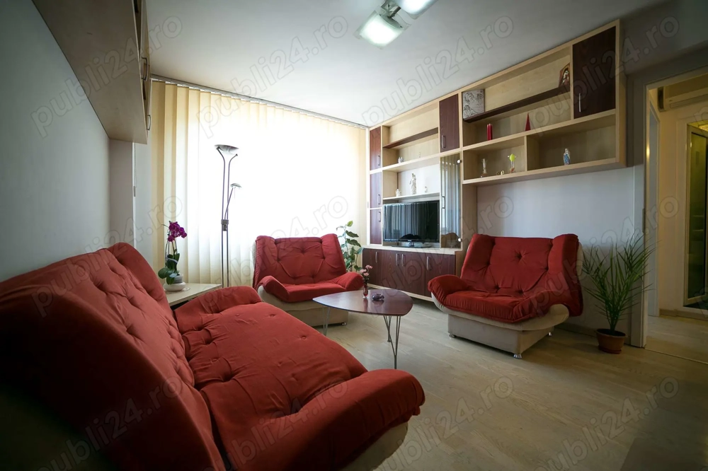 Inchiriez apartam ultracentral(Libelula)- 3 camere, centrala proprie