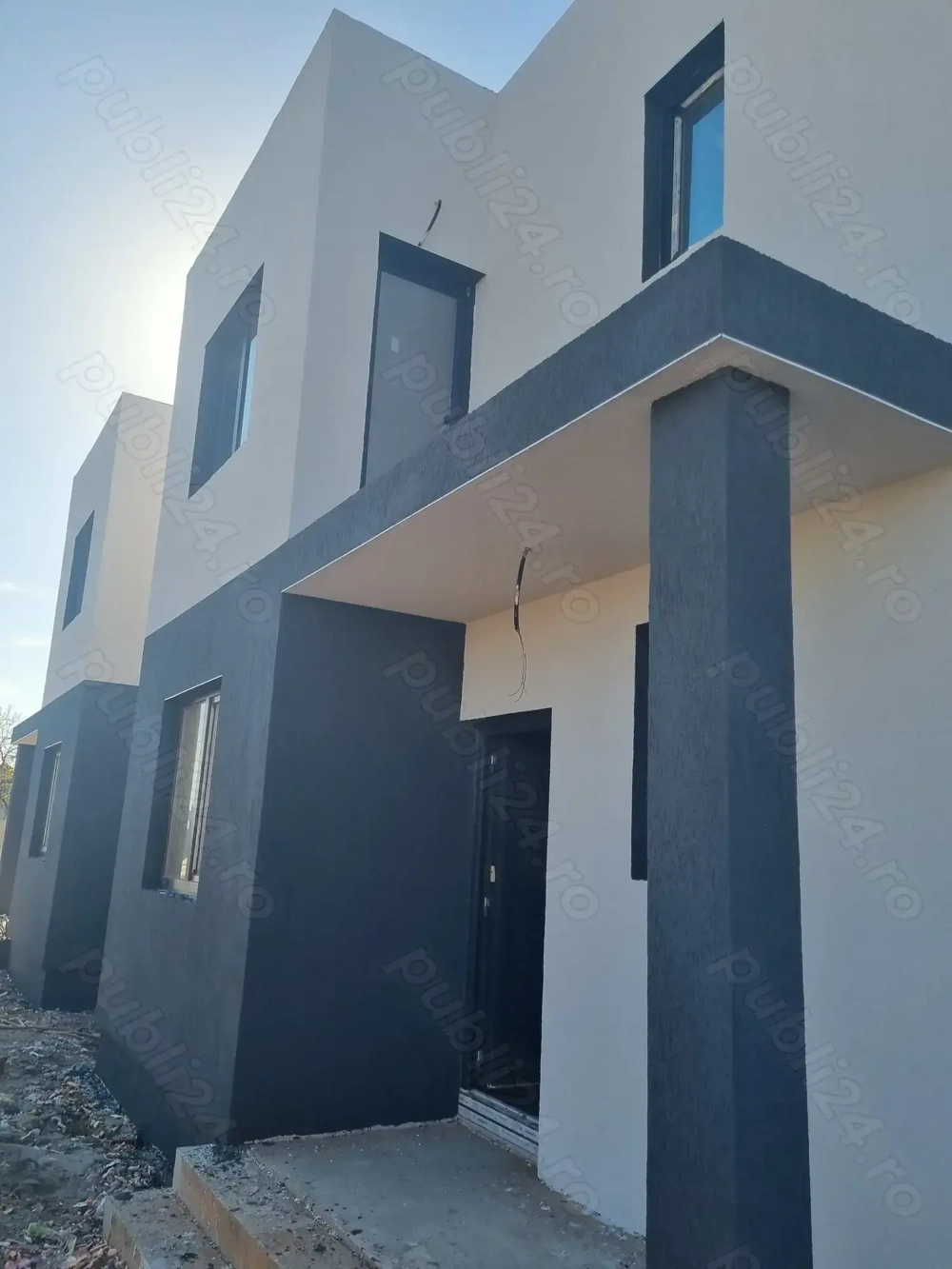 Sanandrei Duplex cu Perete Dublu, Proiect Modern