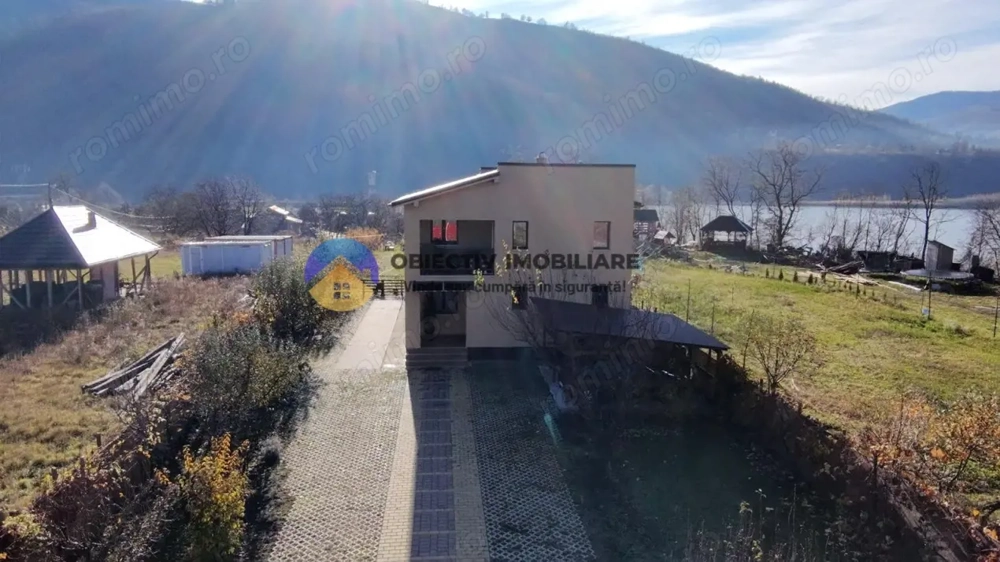 Casa si teren langa lacul Pangarati , mobilata si utilata