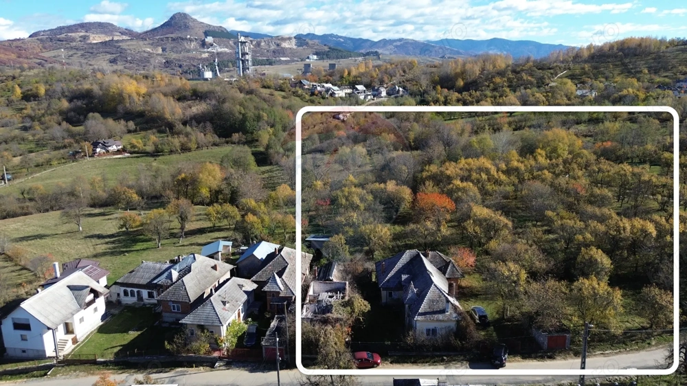 Teren si casa de vânzare la baza muntelui Iezer in Valea Mare Pravat