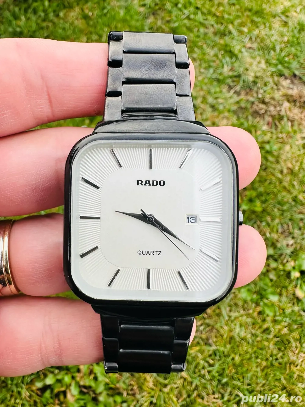 Ceas Rado True Square watch featuring a white dial