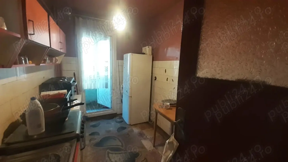 Apartament 3 camere decomnadat etaj 3 foarte spatios aproape de Iuliu Mall