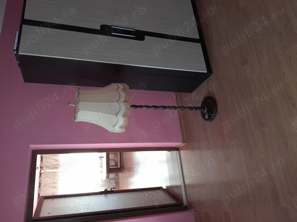 Vând casa cu grădină 