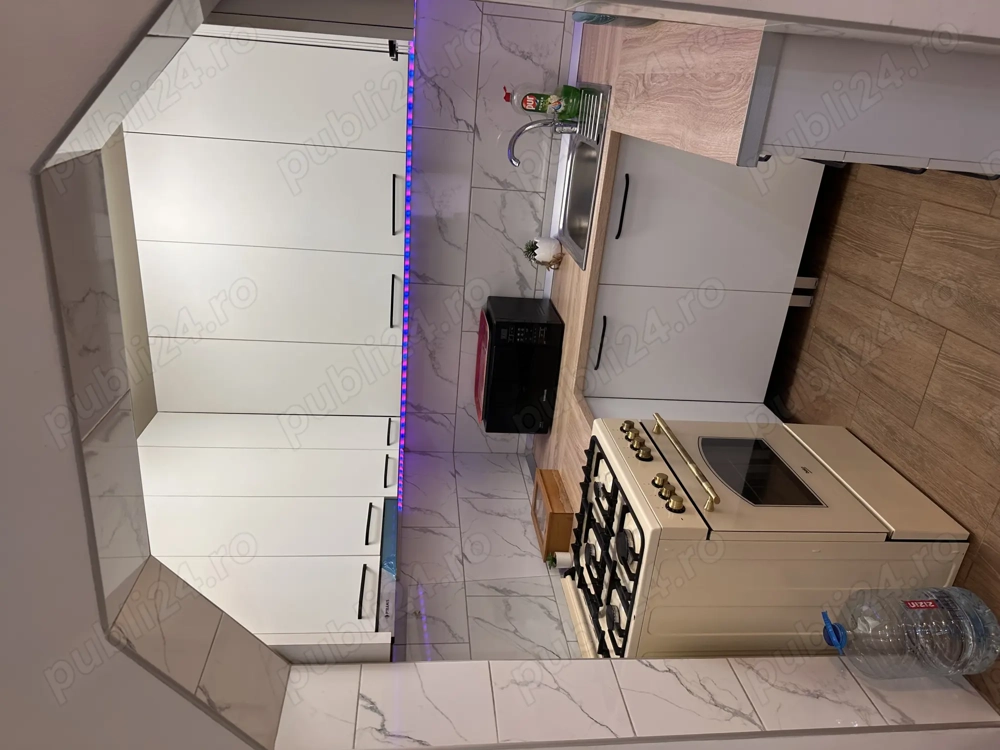 Vand casa la curte comuna