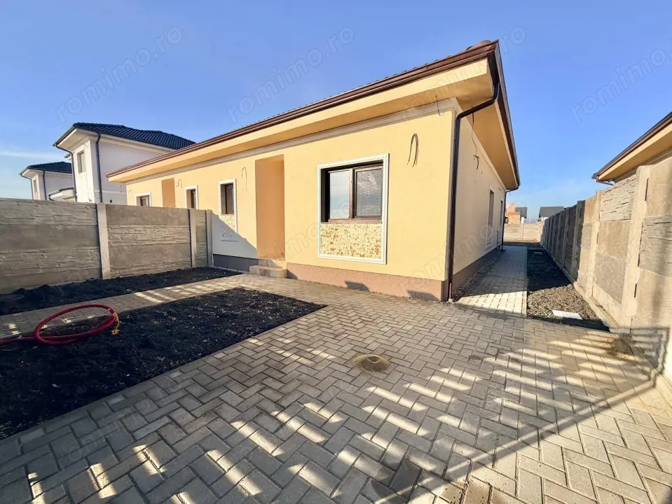 Duplex cu 3 camere - teren 381 mp - utilitati complete - Mosnita