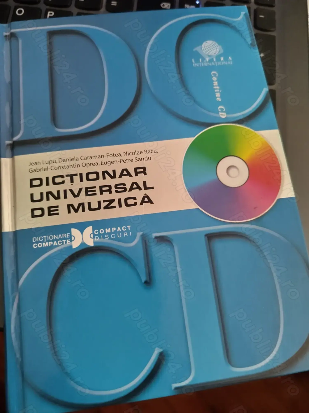 Dictionar universal de muzica cu CD