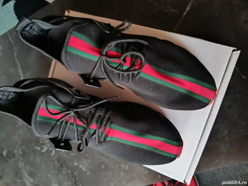 Pantofi sport negri din plasă Gucci.