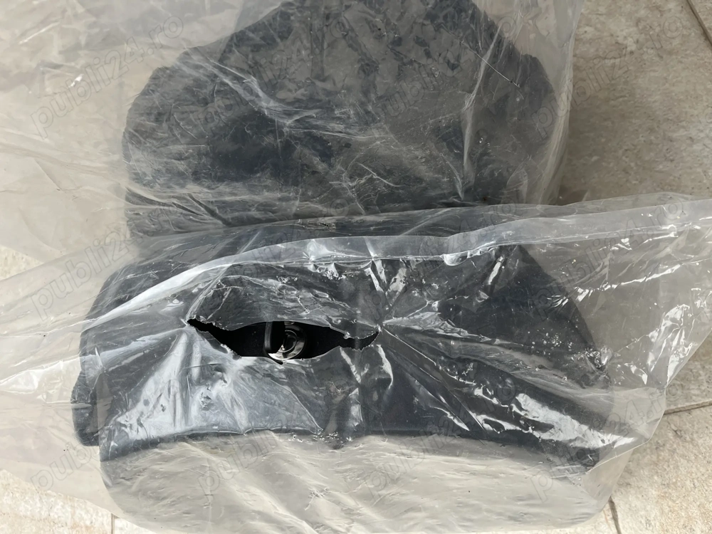 Vând suport metalic portbagaj motocicleta + 2 cutii laterale 