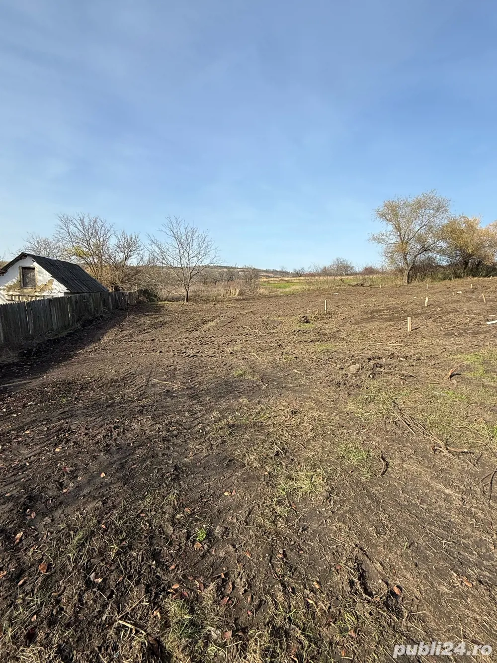 Vand teren intravilan in sat Comarna, la iesirea din Chicerea, Tomesti