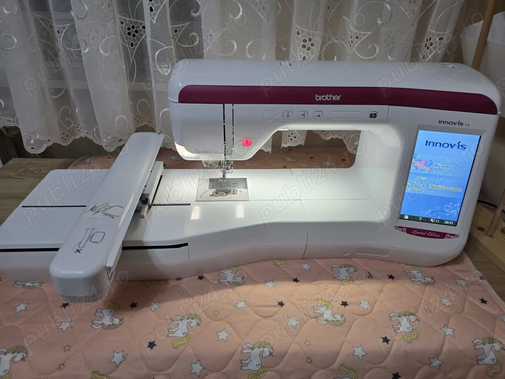 Vand mașina de brodat 