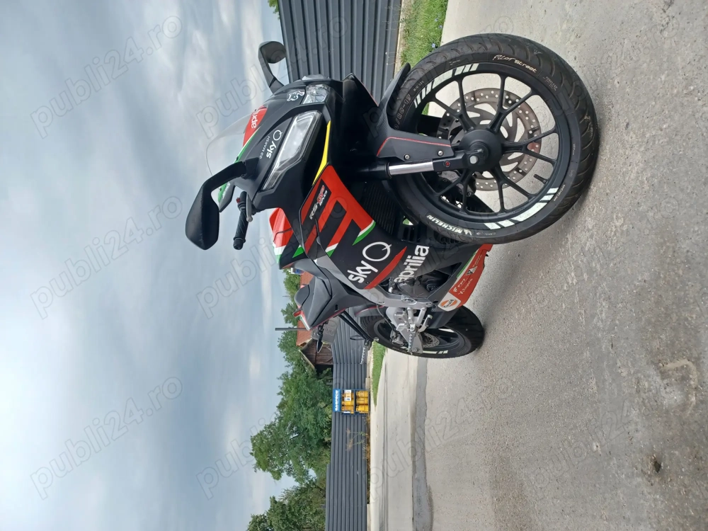 Vând aprilia rs125 gp replica 