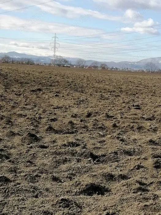 Vând teren intravilan