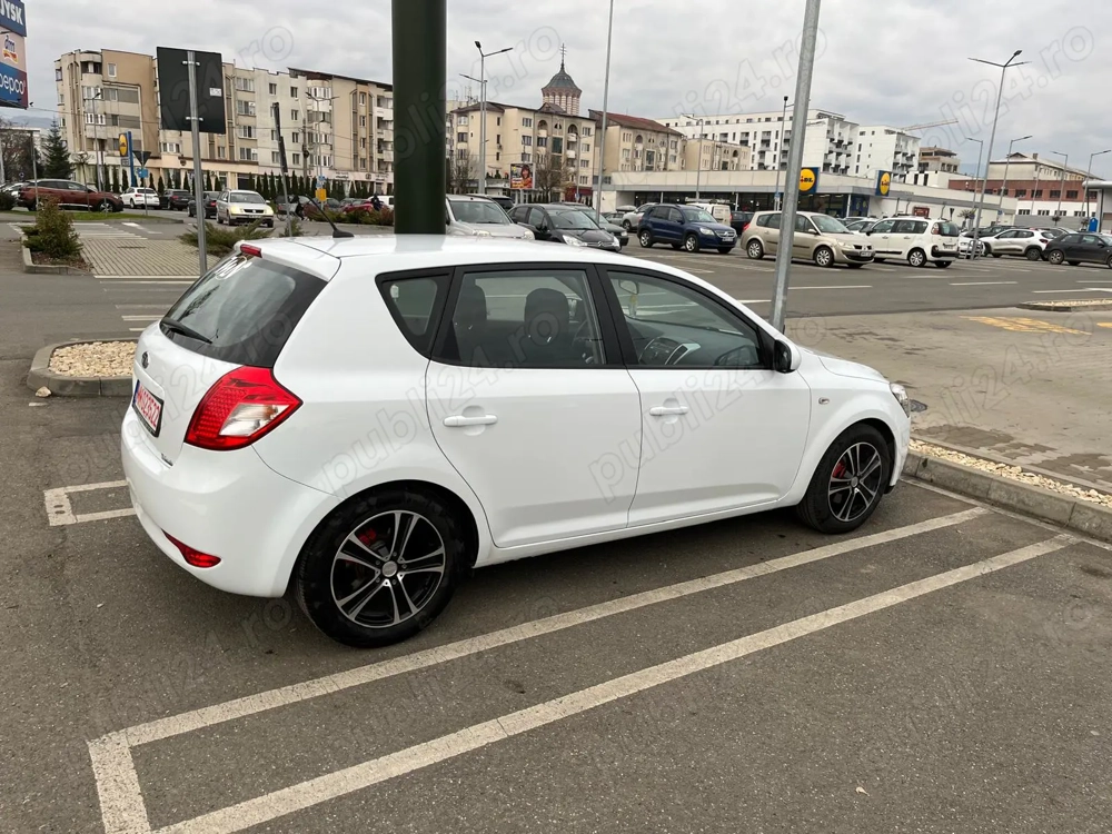 Vând kia ceed 14 benzina Cvvt Attract euro 5 