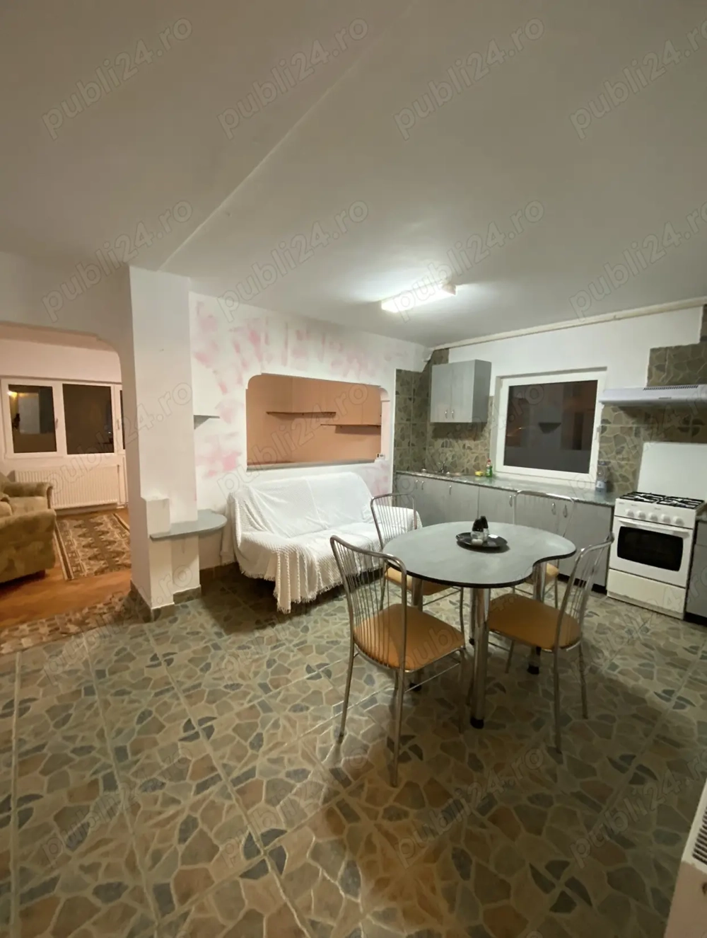 Închiriez apartament 2 camere pe str Gh Dima ( Zorilor)