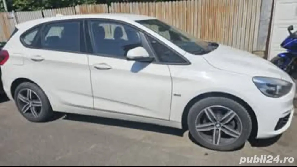 BMW Seria 2 Touring 218i Sport Line   2017   64.000 km   136 CP   Benzină   Alb