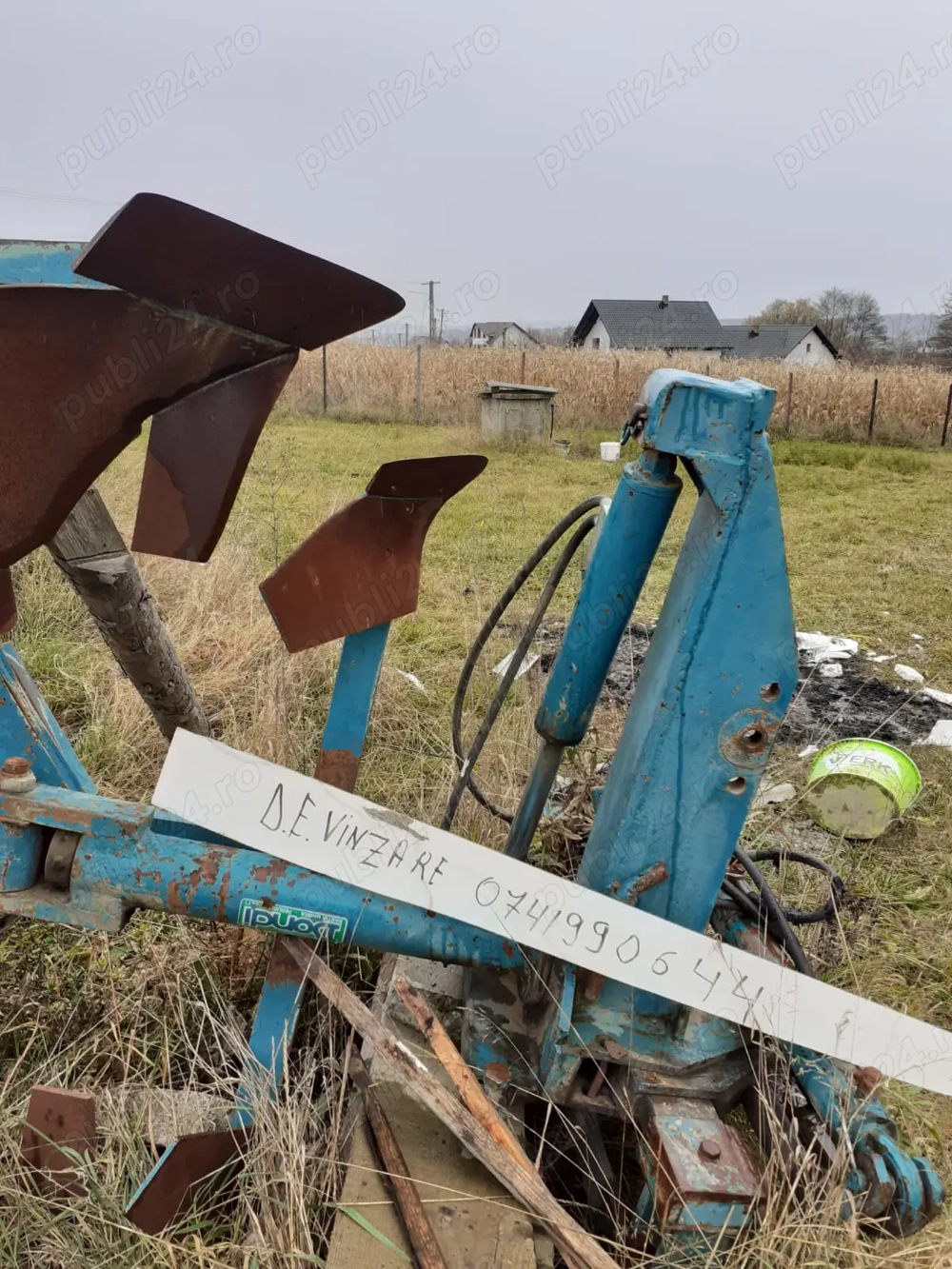 Vând plug si freza.