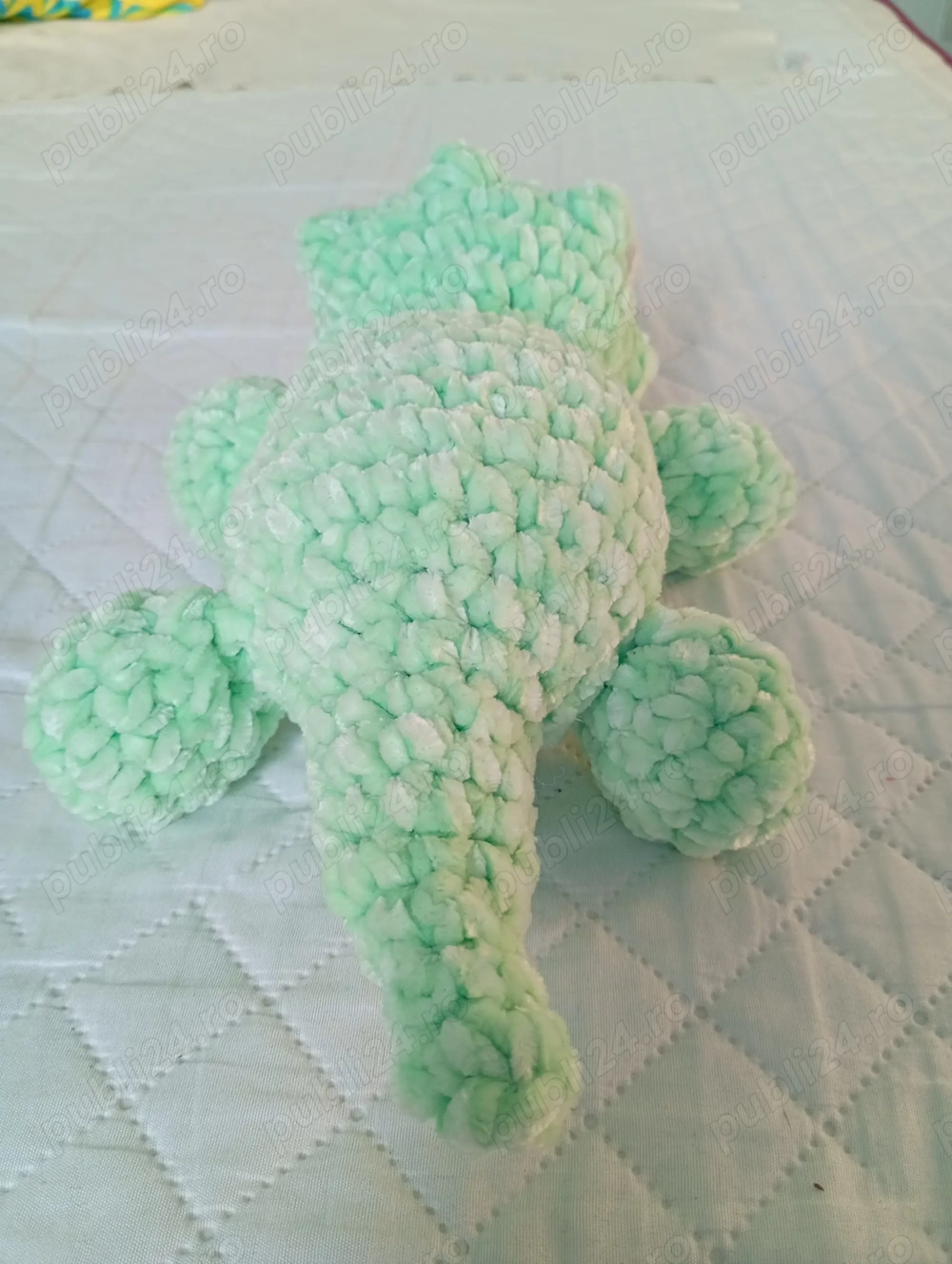 Triceratops croșetat manual 