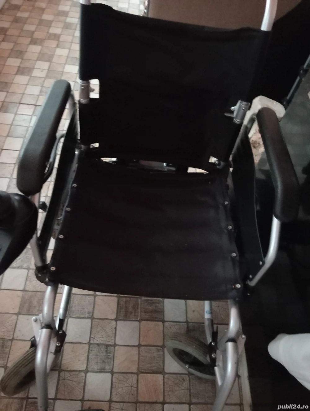 Cărucior electric pentru persoane cu dizabilități 