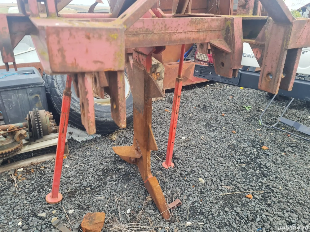 Scarificator cu o gheară 