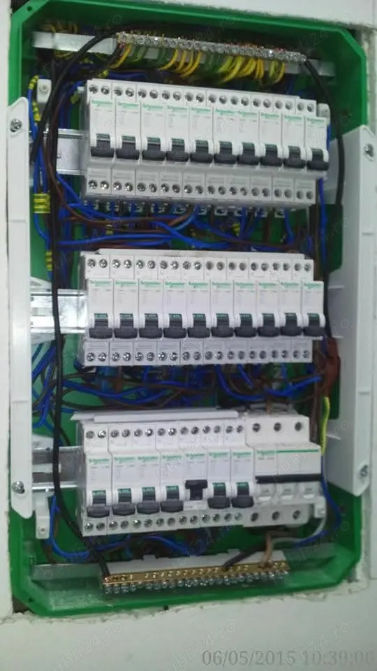 Echipa electricieni executam lucrări de electrica 