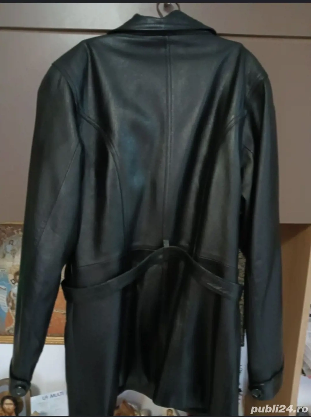 haina de piele neagra