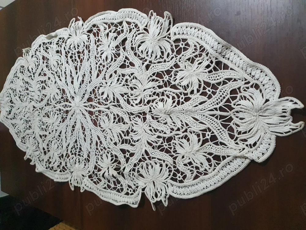 Vinzare fata de masa din macrame lucrata manual