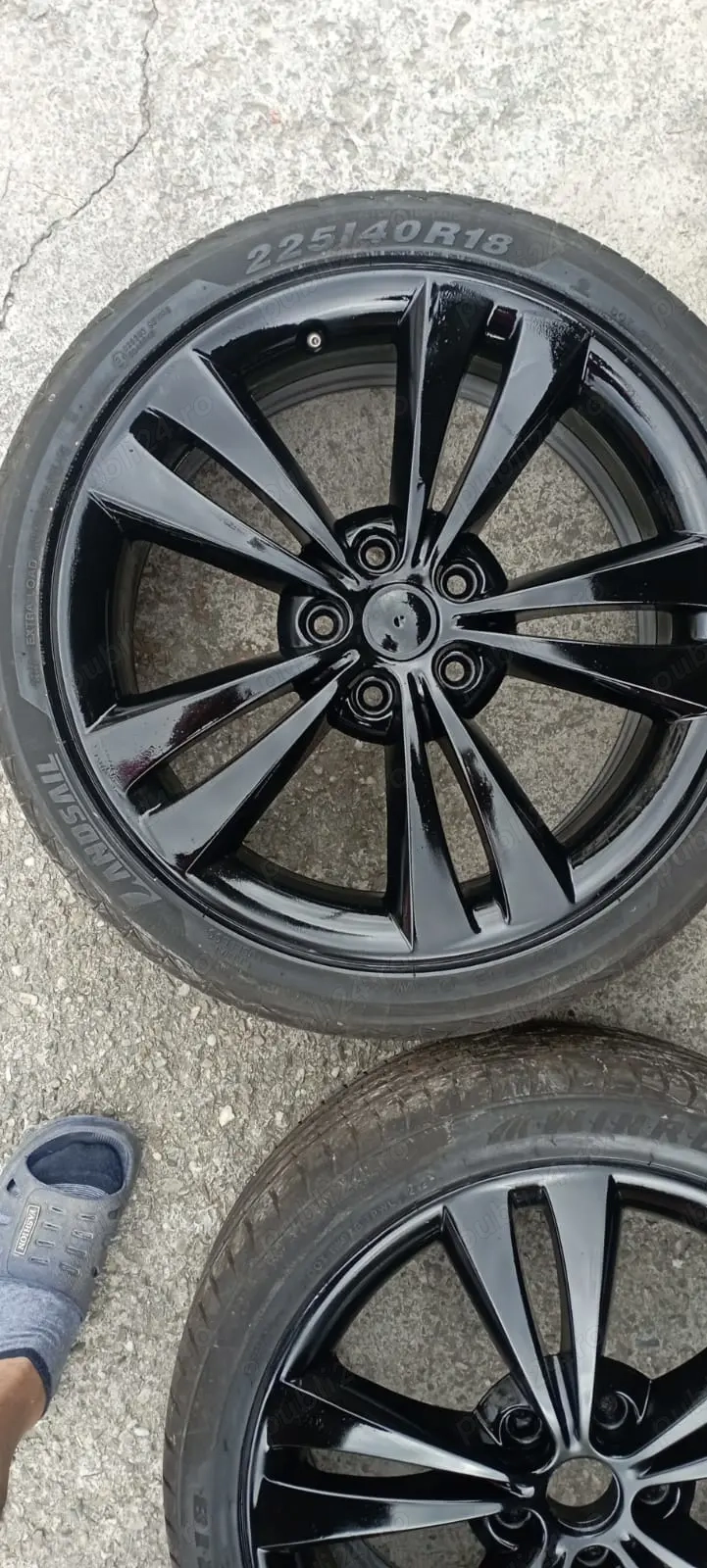 Vând roți mărimea 225/40 R18 