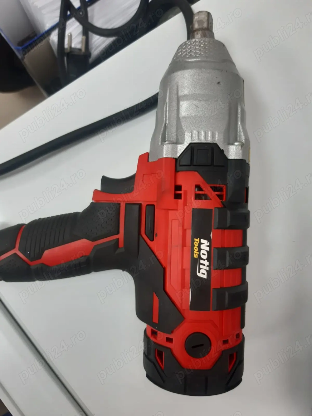 Masina infiletat/desfiletat cu impact