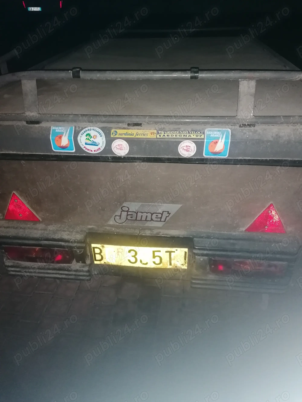 Vând remorcă, cu schelet pentru cort, stare perfectă 