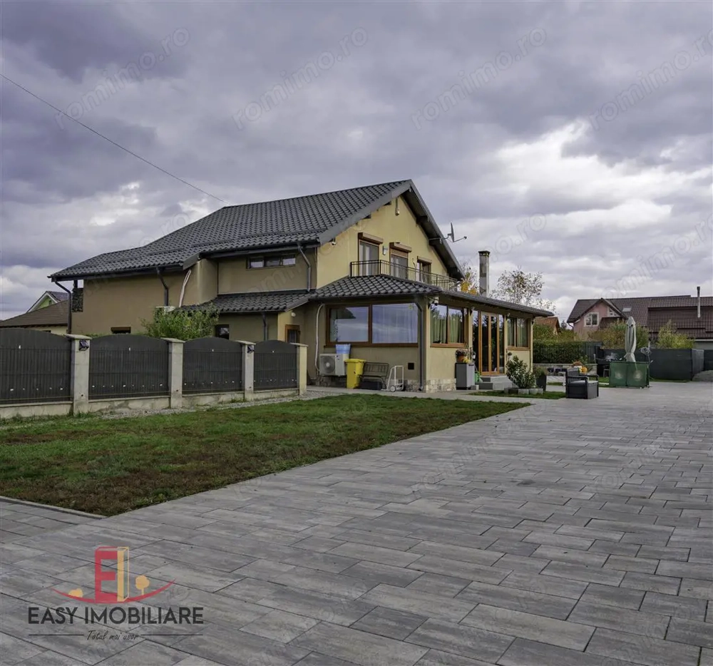 Casa moderna cu piscina, panouri solare, pompa caldura si teren de 1400 mp, Ernei, Mures