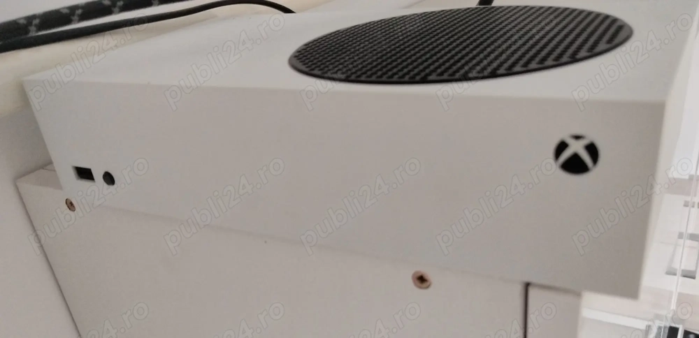 Vând consola Xbox Series S foarte puțin folosita +2 controllere