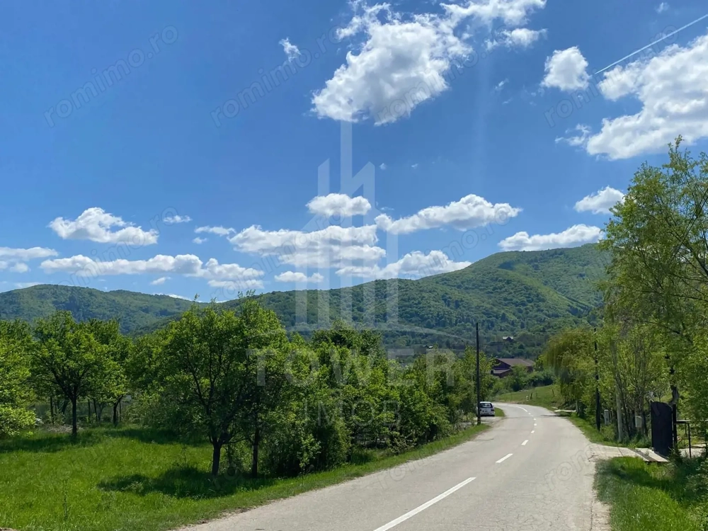 Teren intravilan 1200 mp – utilități la poartă, zonă exclusivistă Sibiel