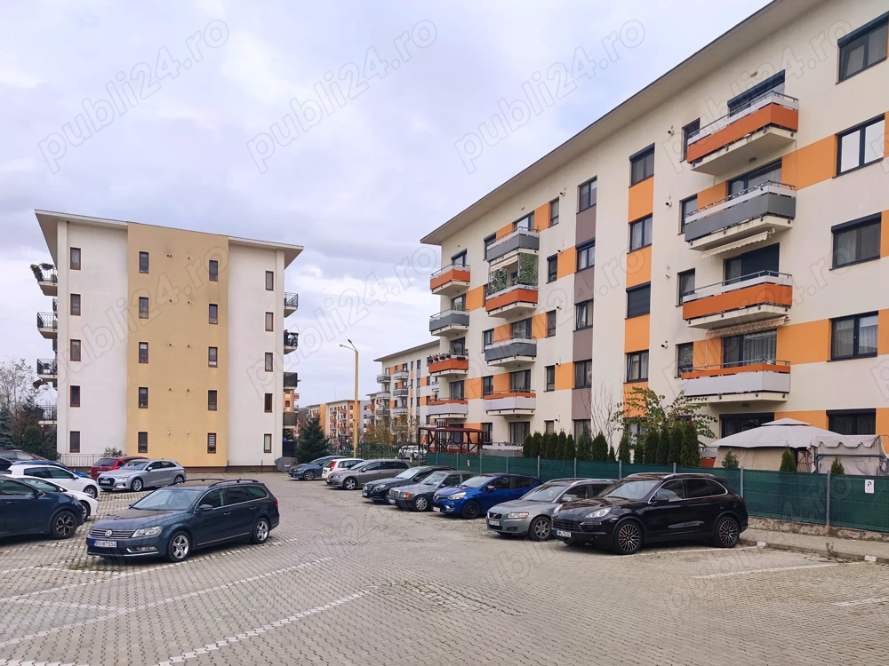 Zona Tractorul, apartament decomandat 2 camere si parcare, disponibil imediat.