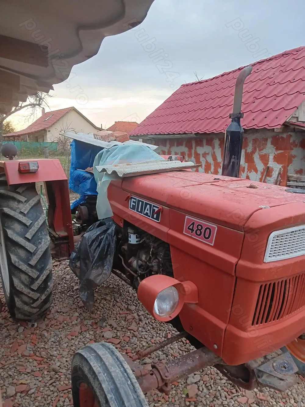 Vând un tractor Fiat 480 