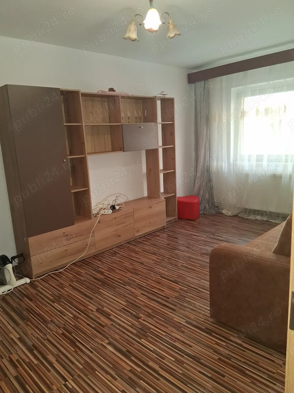 Vând apartament 3 camere decomandat,parter