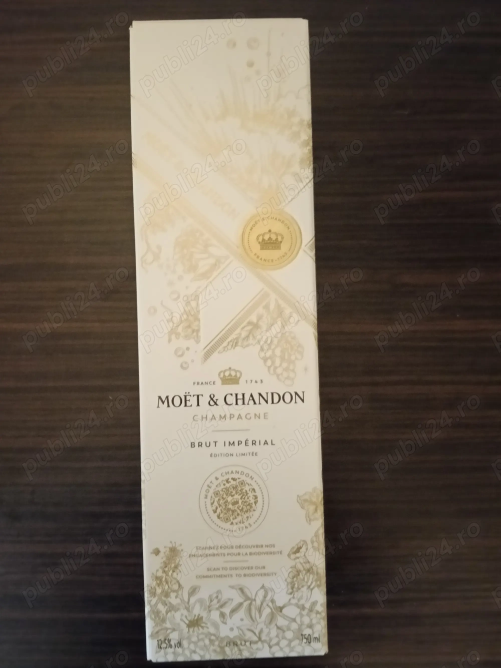 Vând șampanie Moet