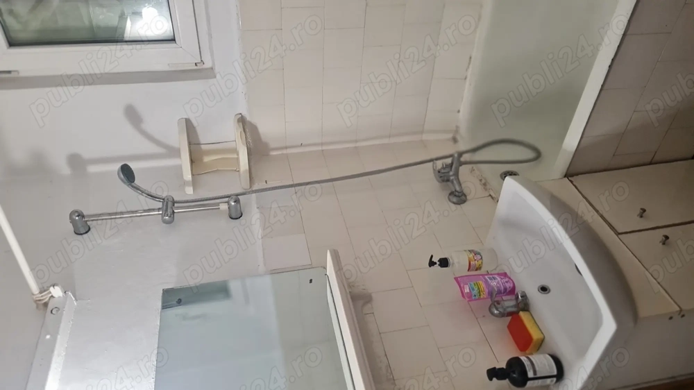 Inchiriez ap. 2 camere pe termen lung.