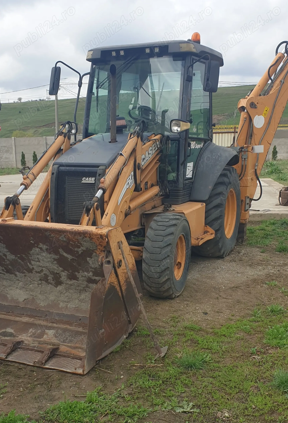 Vând Buldoexcavator Case 580 SR