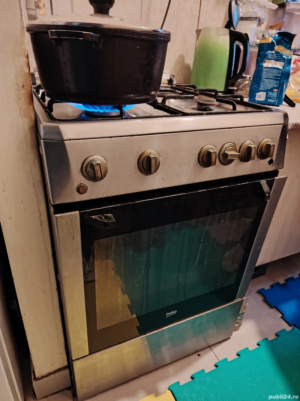 Aragaz 4 ochiuri si cuptor Beko