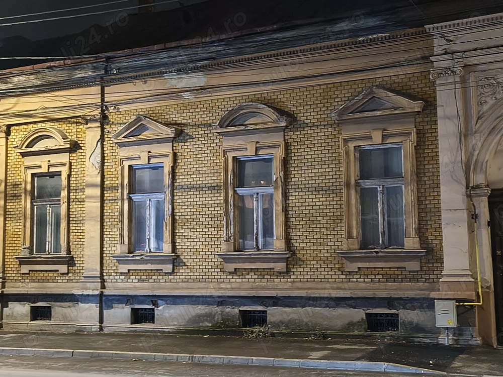 Casa mare cu 6 camere central