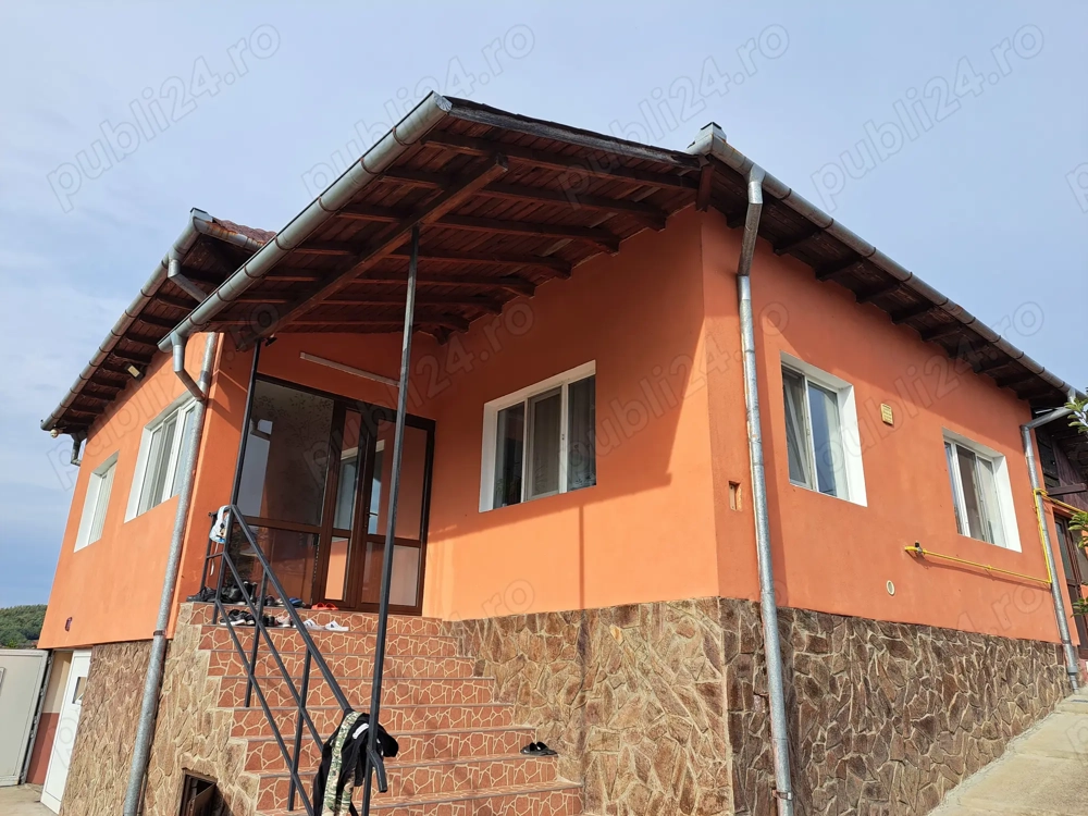 Casa Mihaesti la 12 km de Valcea