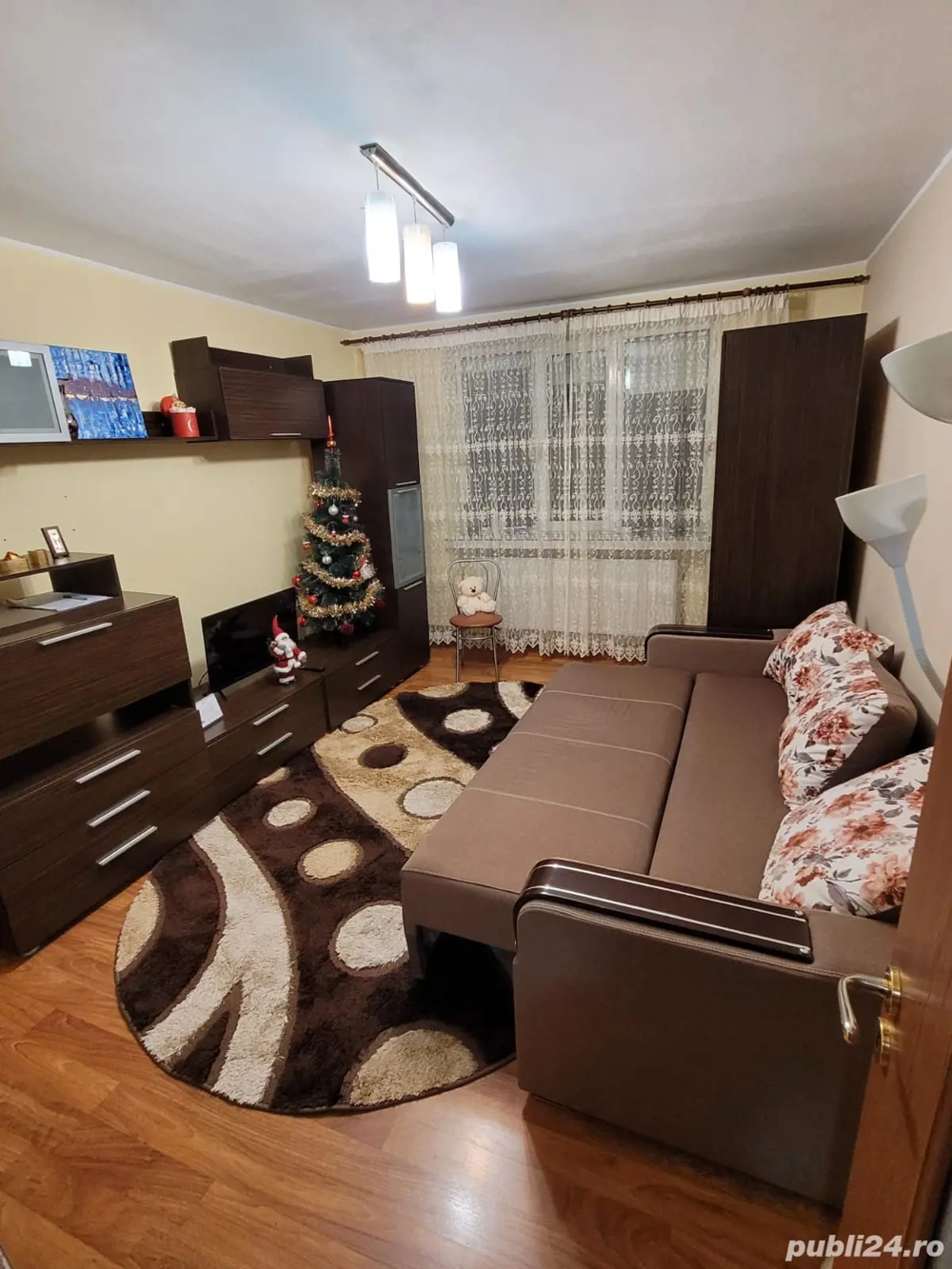 Inchiriez in regim hotelier apartament cu 2 camere 