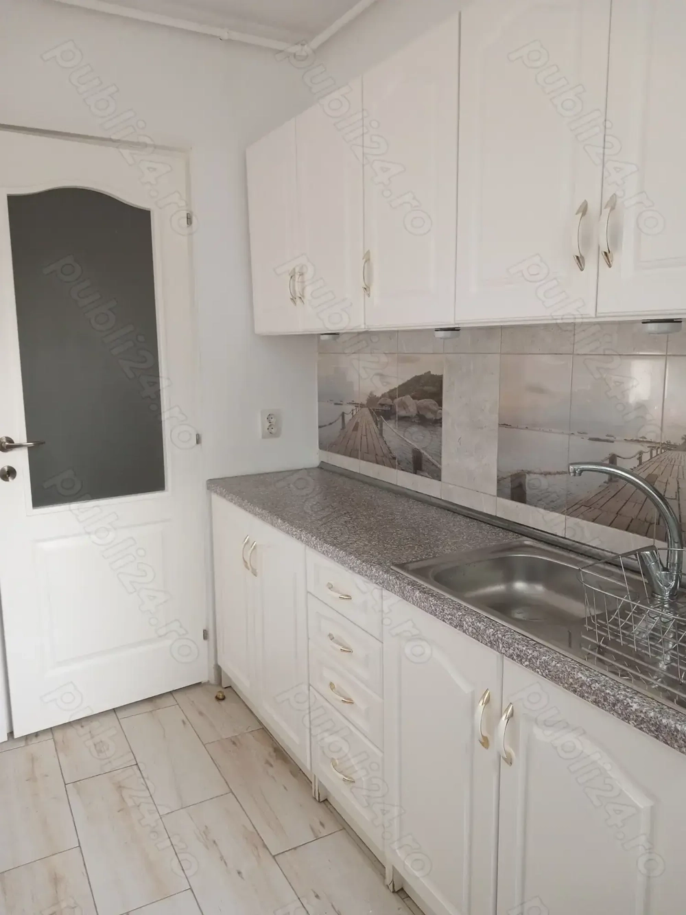 Închiriez ap. 3 camere ultracentral