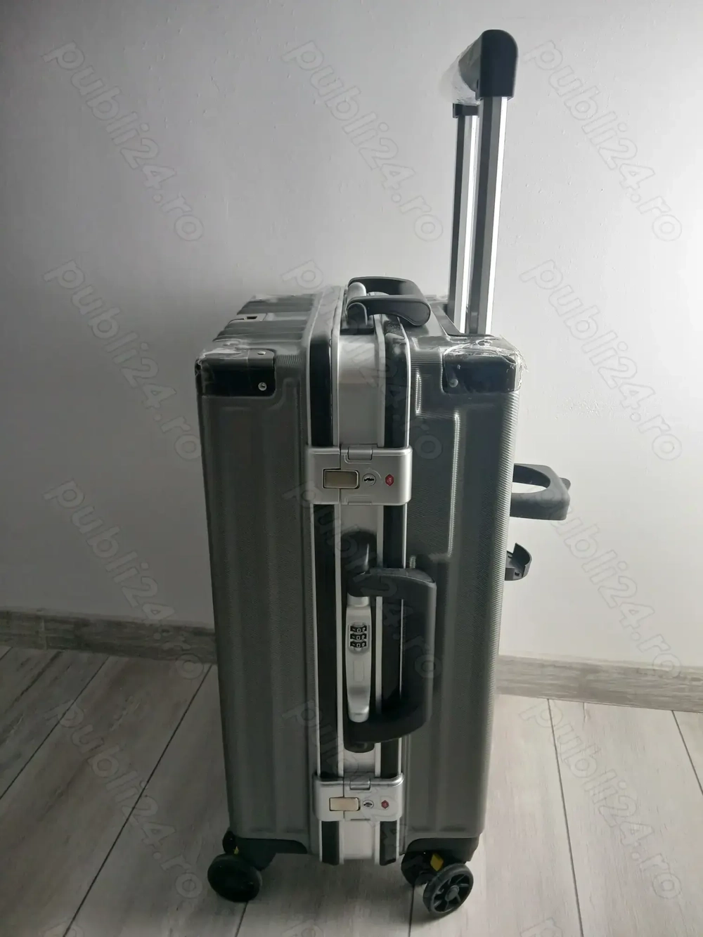 Valiză de mână ușoară de 20 de inch cu cadru din aluminiu